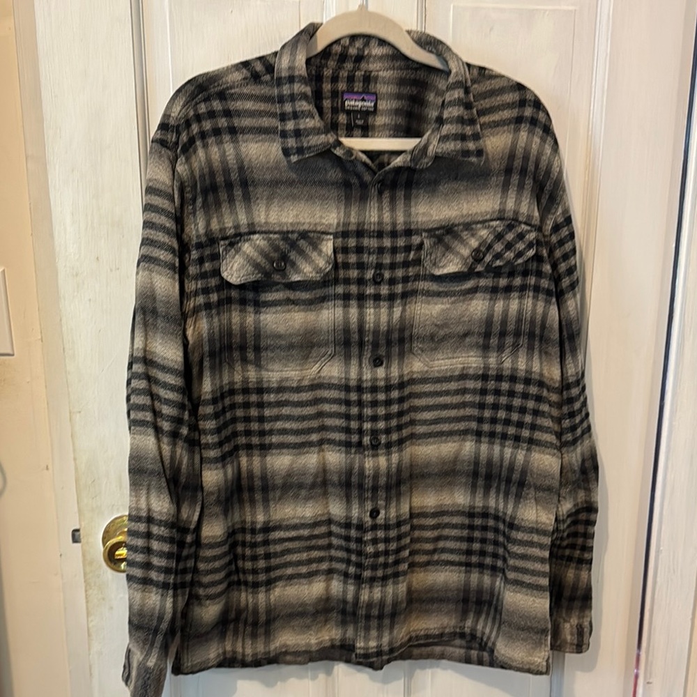 Patagonia Men’s Fjord Flannel Shirt size Large